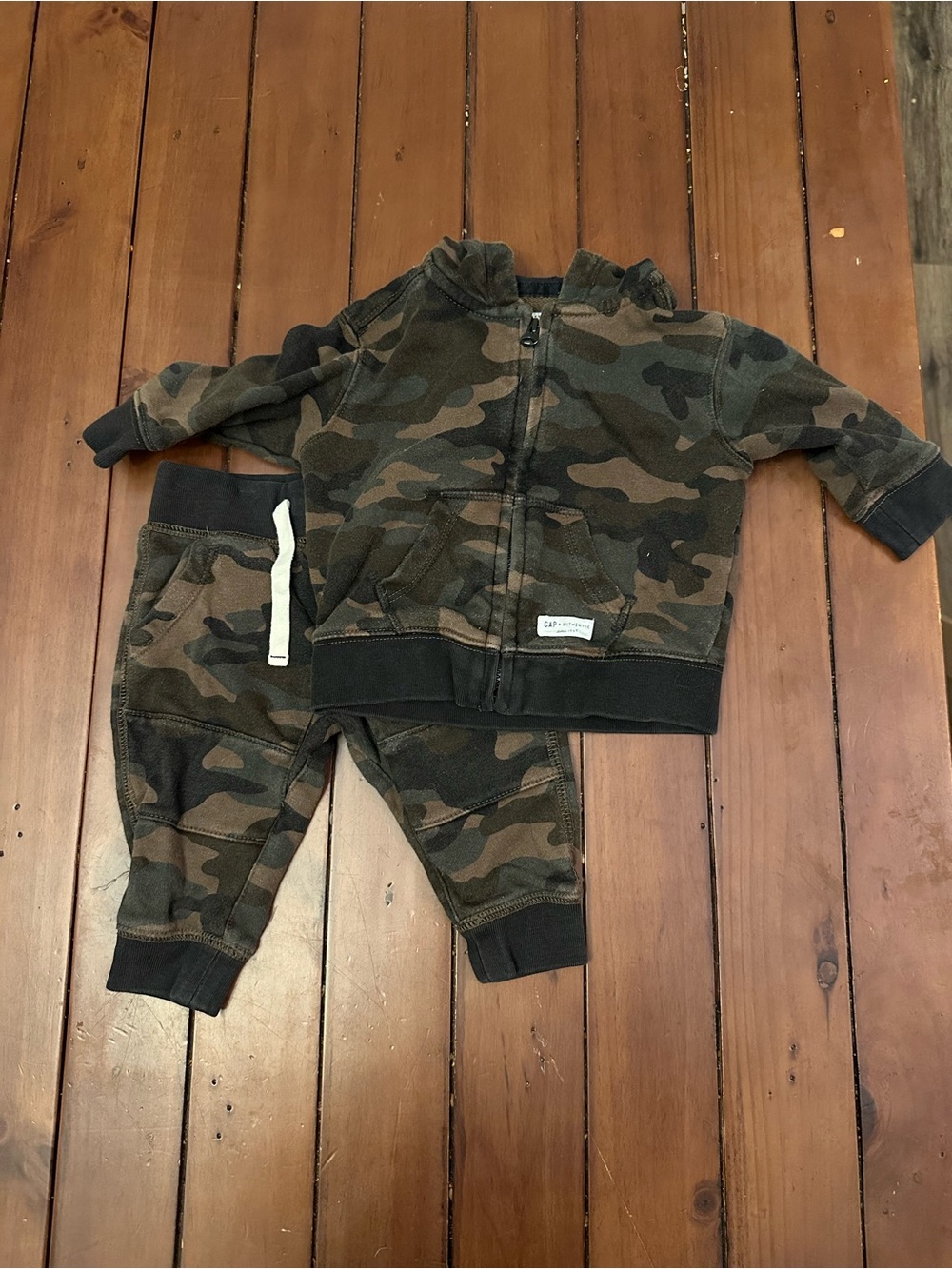 GAP Camo Zip Hoodie & Jogger Set - Olive Camo